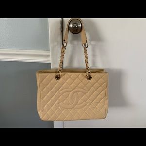 CHANEL
Beige Clair Quilted Caviar Leather Grand Shopping Tote Bag
